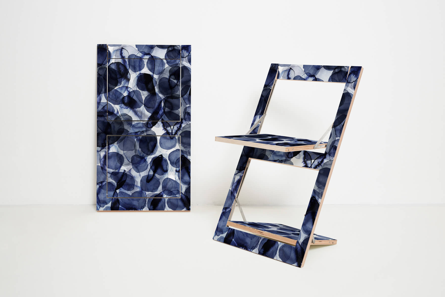 FL010042-Flaepps-Foldingchair-Bubbles-Indigo-Pattern-Design-web