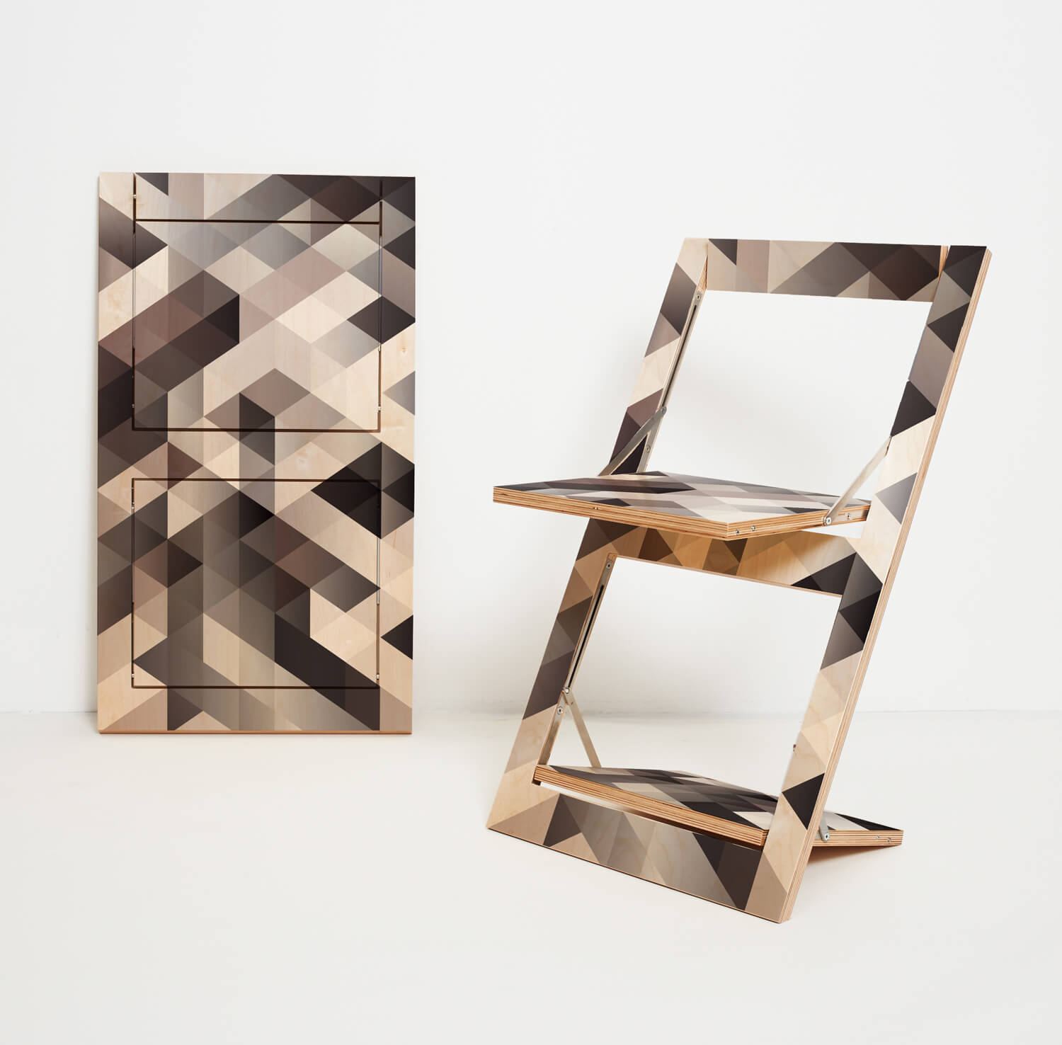 Flaepps-Klappstuhl-Folding-Chair-criss-cross-grey-AMBIVALENZ-HR-1to1